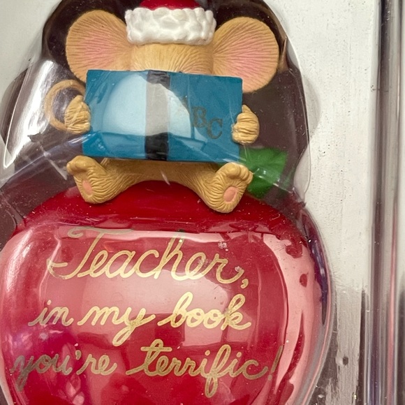 Teacher ornament, cute apple with Mouse reading. - Picture 2 of 8